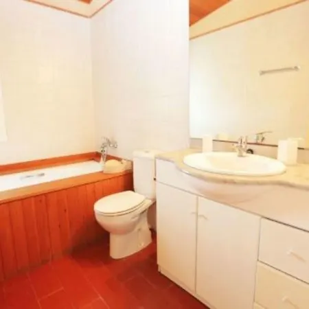 Moderna 8 Personas En